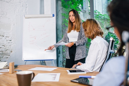 How To Get Investor Updates Right During Fundraising